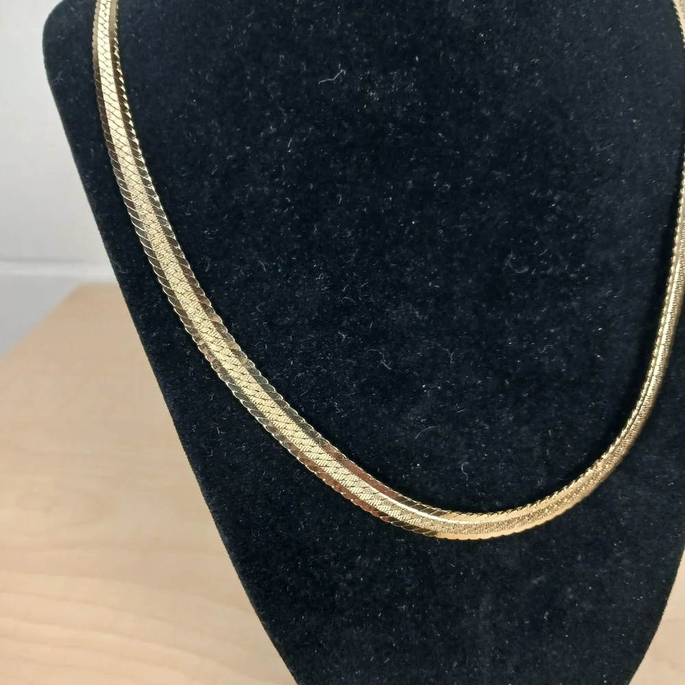 Vintage Gold Tone Herringbone Chain Necklace 24” Sleek Flat Unisex Elegant‎